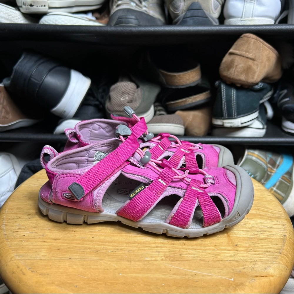 Keen Newport pink grey sandals